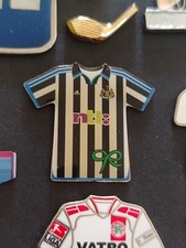 MacMillan Cancer Relief pin