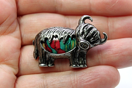 Brooch scottish highland cow - scottish,
