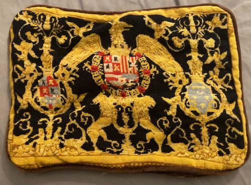 Vintage heraldic tapestry - ,