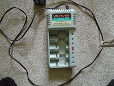 UNIROSS UNIVERSAL 320 BATTERY CHARGER