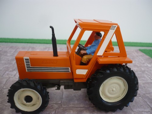Britains farm orange - britains, fiat