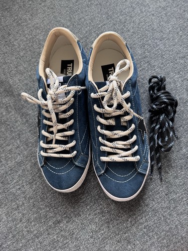 Woman golden goose true - goose,