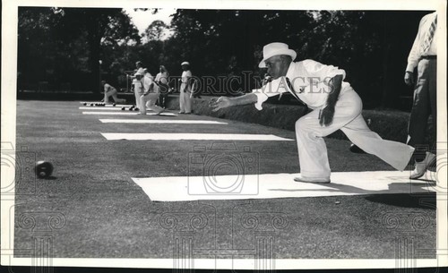 1939 press photo - press, lawn