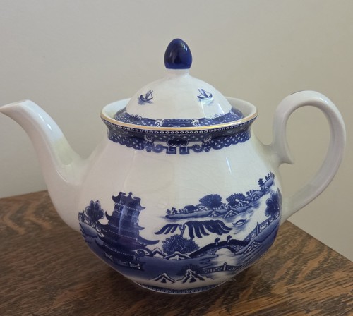 Ringtons willow pattern teapot - pattern,