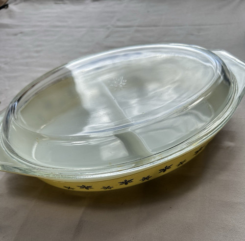 Pyrex gaiety dish lidded - gaiety,