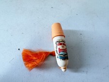 VINTAGE PICKERING OLD PLASTIC SEWING BODKIN NEEDLE THIMBLE