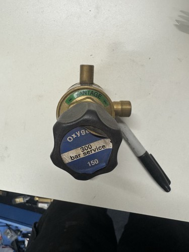 Oxygen regulator - oxygen,