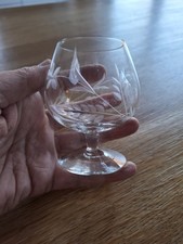 Vintage Small Floral Etched Brandy/Liquer Glasses .- Set of 4 - 9 cm high  