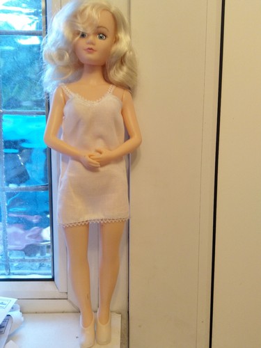 1996 plastic doll - , blonde