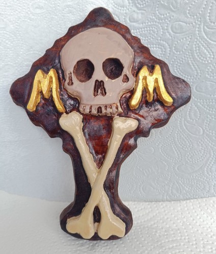 Memento mori wooden skull hand - mori,
