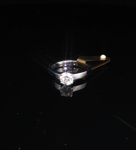 18ct white gold diamond - 0.45,