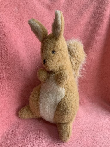 Alresford crafts squirrel - alresford,