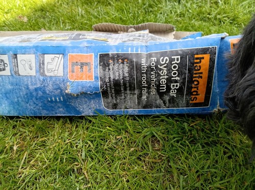 Halfords roof bars system - roof,