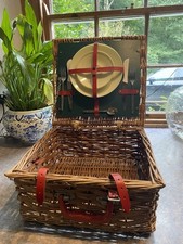 vintage wicker Brexton picnic