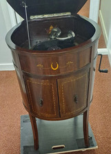 Antique Early 20th Century Mahogany Ressellbell Wind-up Wooden Cased Gramphone