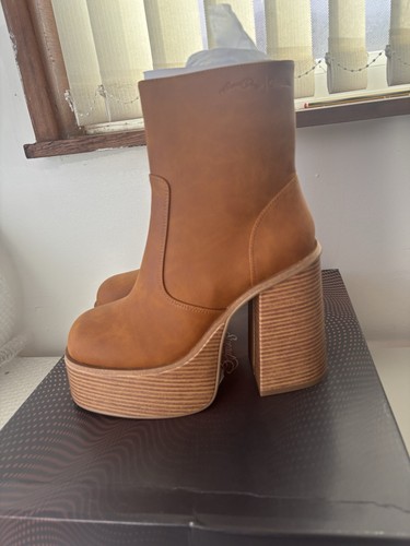 Zipped ankle boots size 5 - zipped,