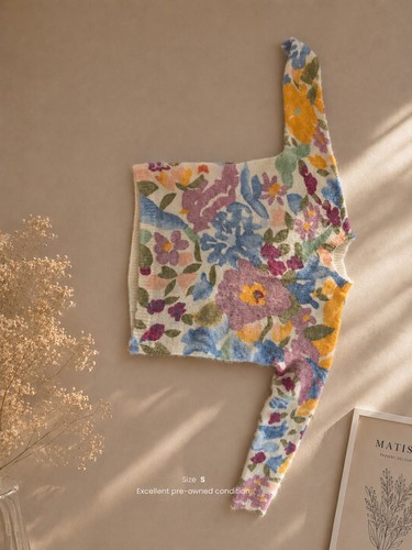 Beautiful floral fuzzy knit - floral,