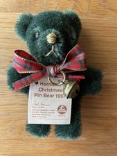 Hermann Christmas Pin Bear 1997 . Dark Green With Red/Green Tartan Bow/Gold Bell