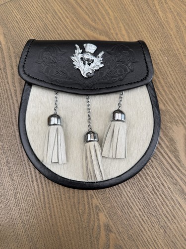 Sporran fur tassles stud - sporran.,