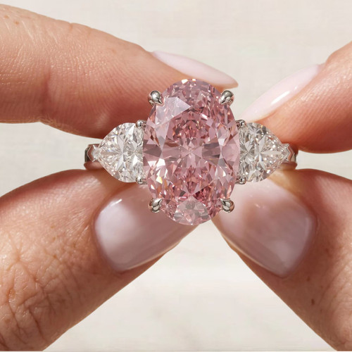 Oval cut fancy - oval, vivid