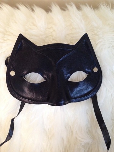 Black cat superhero catwoman - cat,