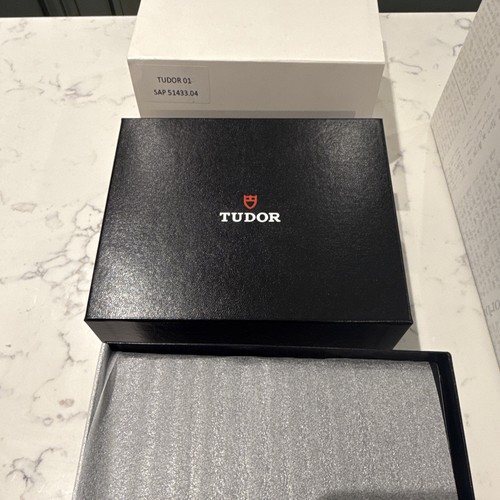 Tudor black bay - bay, 41mm