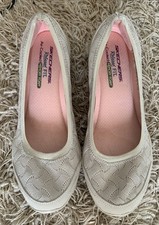 SKE CHERS Shoes 5 Nude Flats