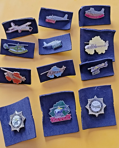 Enamel badges job lot - lot, 12
