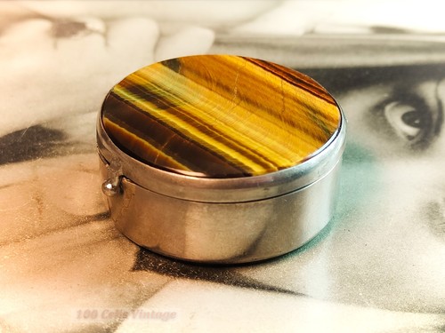 Double sided seen banded - sided,