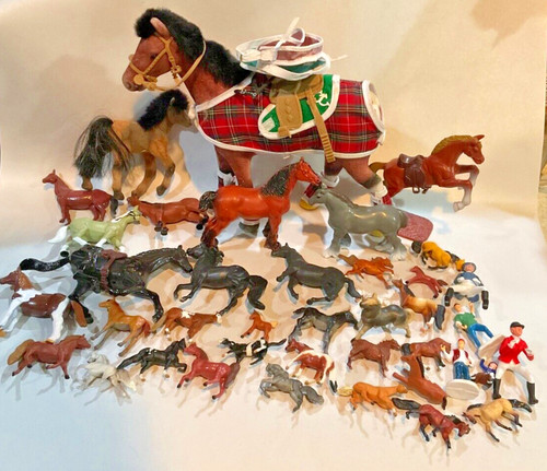 Lot plastic horse figures - lot,