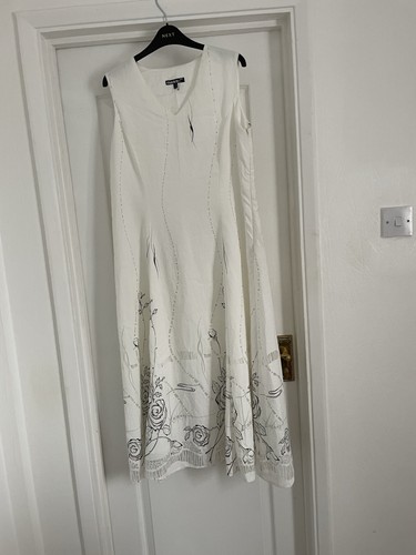 Dress nass - by,