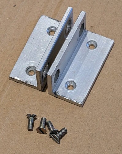 Pair rack ears with screws - of,