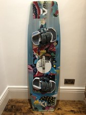 Duotone Jaime 2023 136x41 -Twin Tip Kitesurf Board - Entity Ergo foot straps