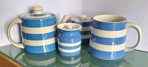 Green cornish kitchen - green, ware
