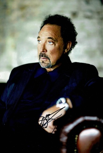 Tom jones signed - 12x8, photo