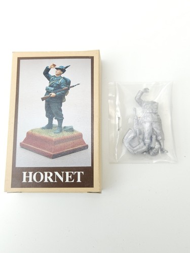 Vintage 54mm metal hornet - 54mm,