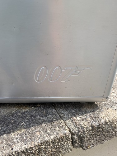 James bond 007 - james, metal