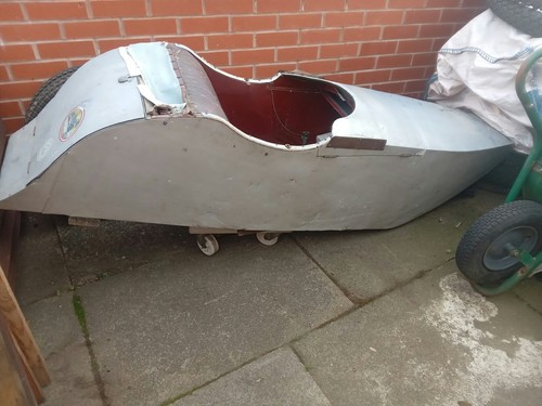 Single seat sidecar body