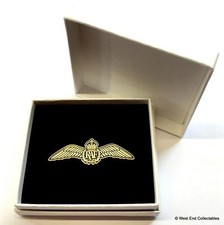 Gold Tone Royal Air Force RAF Pilot Wings Sweetheart Brooch Badge Gift Box