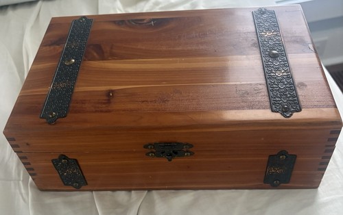 Vtg mcgraw box - vtg, chest