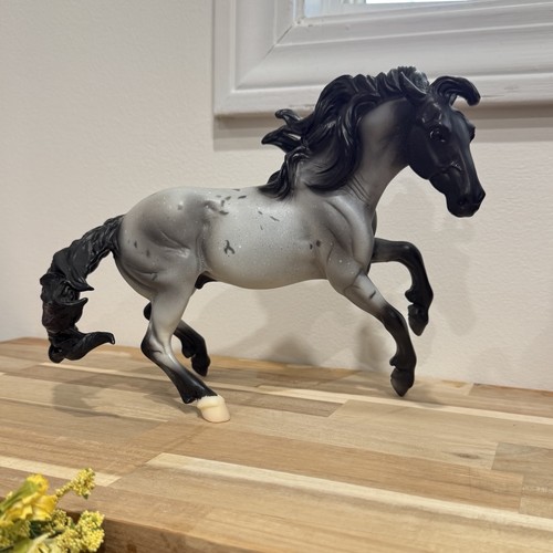 Breyer nokota horse 2007 - horse, matte