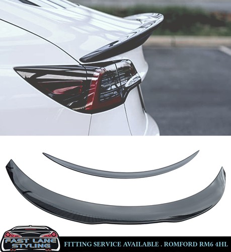 Rear boot spoiler and water - rear,