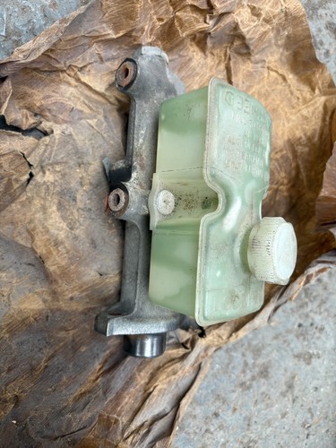 Brake master cylinder dual - brake,