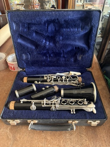 Bundy clarinet with - bundy,