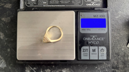9ct gold pyramid pinky ring