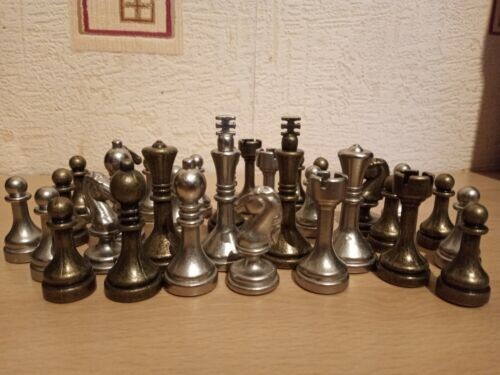 Complete 32 piece metal - ***complete,