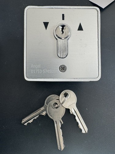 Roller shutter key switch with - roller,