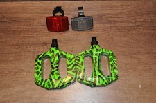 BMX Mongoose Kent Hyper Huffy Child Bike 1/2 Platform Pedals Green & Reflectors