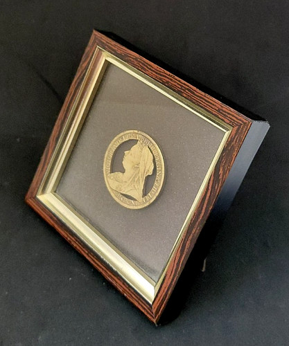 Queen victoria collectable - queen,