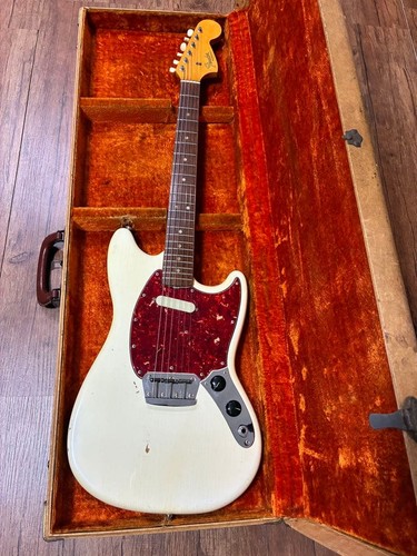 Fender musicmaster 1966 - ii,